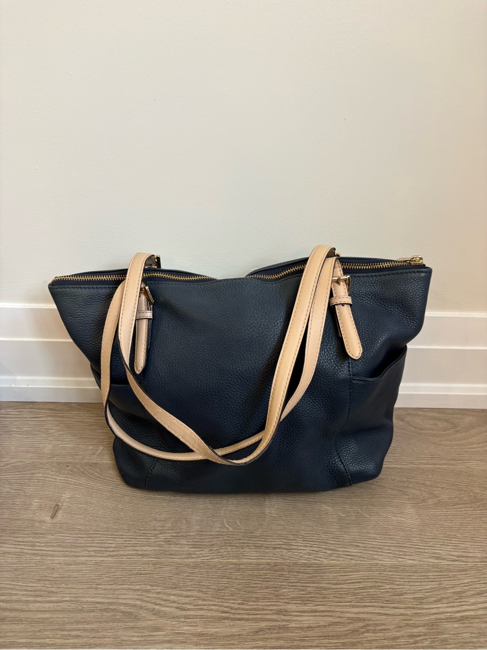 Michael Kors Jet Set East West Top Zip Leather Tote in navy blue